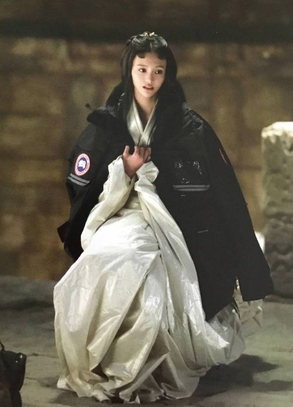 郑爽的阿月造型怎一个惊艳了得,侧颜都美到让人窒息