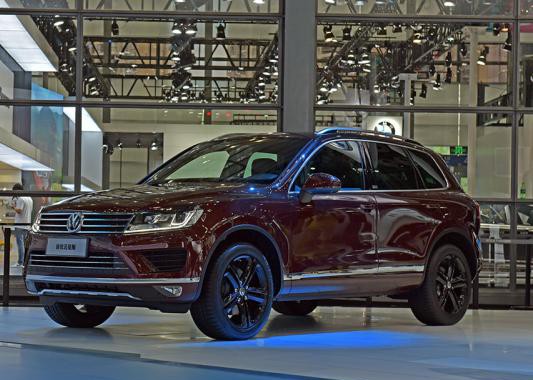 史上最强的大众途锐上市了，恐怕路虎发现要坐不住了