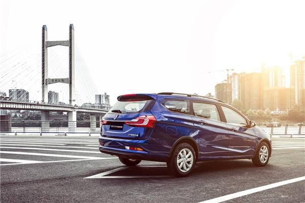 旅行车有哪些车型 f5dc-fyfuzny3547296.jpg