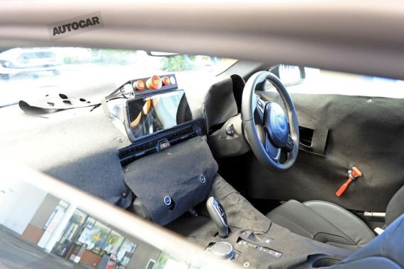 宝马的亲密战友 丰田全新Supra内饰谍照