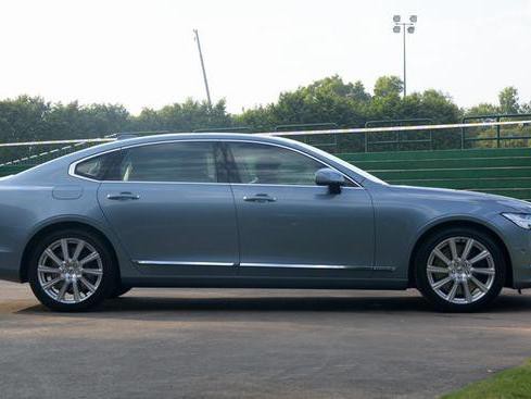 这款车在欧洲市场供不应求，你们不识货呀