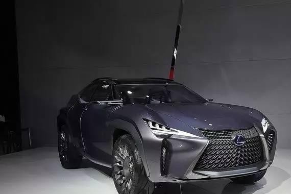 宝马X1的最强对手不是谁，而是伪豪华雷克萨斯的它