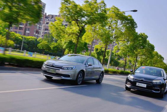 这款B级车开着很顺 坐着很爽 最重要的出厂就送8888