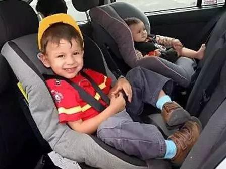 七座车的第三排，对谁最危险？