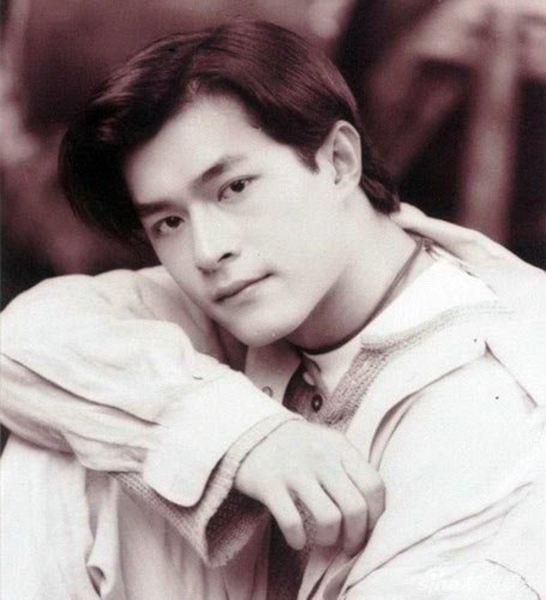 90年代的复古三七分发型,古天乐完爆当红小鲜肉!