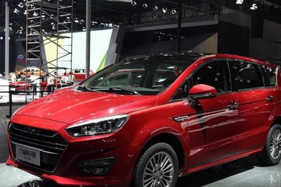 内饰值30万，7座8AT，实际不到7万