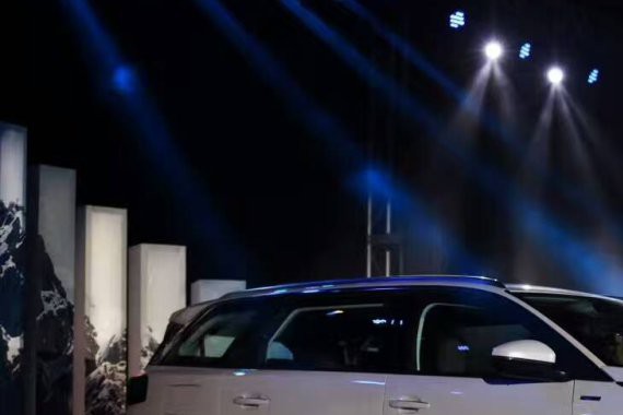 玩的有点狠， 5008拿出杀手锏发力7座SUV