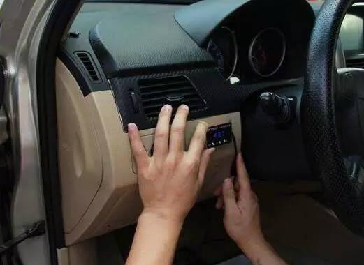 想装电子油门加速器的，先看看这篇文章