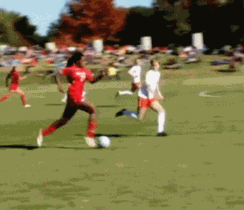 足球搞笑gif:06年世界杯,c罗一个眼神激怒英格兰