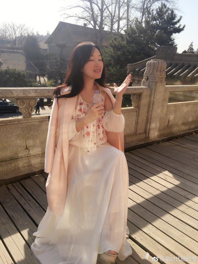 不看杨钰莹年轻时照片,你永远无法想象她底气为何足