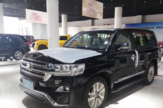 17款丰田酷路泽5700对比老款有啥区别 配置怎么样