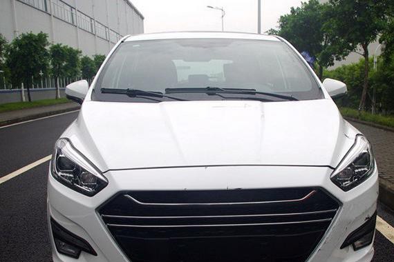 这国产面包车9万块就带8AT，还用阿斯顿马丁的设计