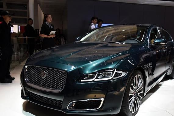 奔驰S级笑出声，内饰只值50万，这次降幅都不止30万