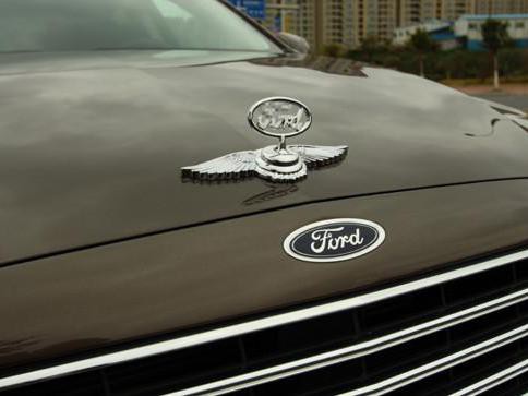 马丁脸路虎换挡杆，可老板谈生意宁愿开乞丐版奥迪