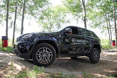 强悍 试驾2017款Jeep大切诺基