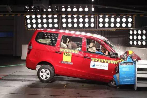 给五菱神车扒皮！碰撞成绩零分！竟然这么不安全！