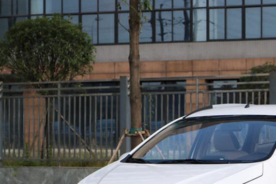 这辆小资车型尾箱能放下6个行李箱！竟然才卖不到7万