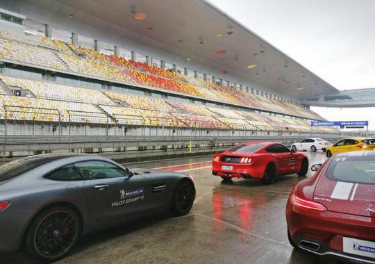 为了试一把米其林轮胎，我开了奔驰 AMG GT S