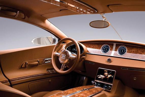布加迪转行做轿跑，却比劳斯莱斯还豪华，宾利你怕不