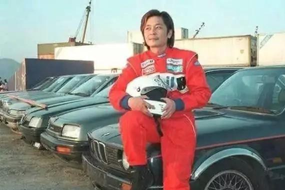 这个玩车高手，刘德华当过他跟班，却被毒哑退出歌坛