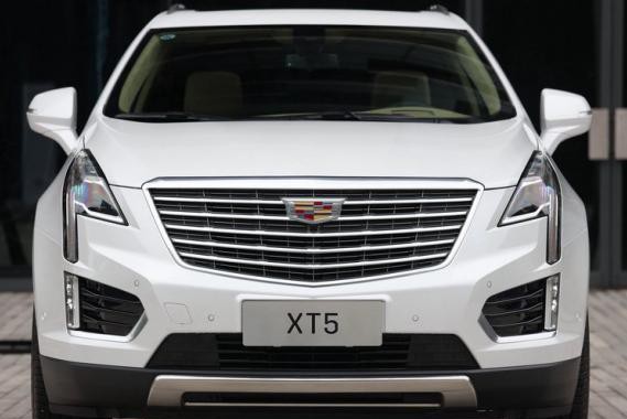 从这款豪华中型SUV的后视镜中能看到什么？