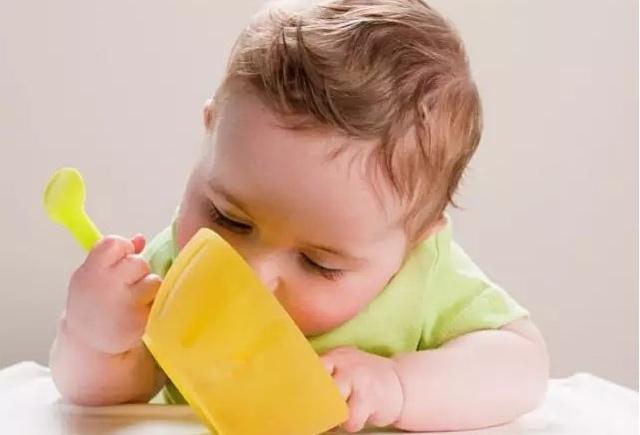 出现这几个现象，说明宝宝要长高了，爸妈千万别忽略