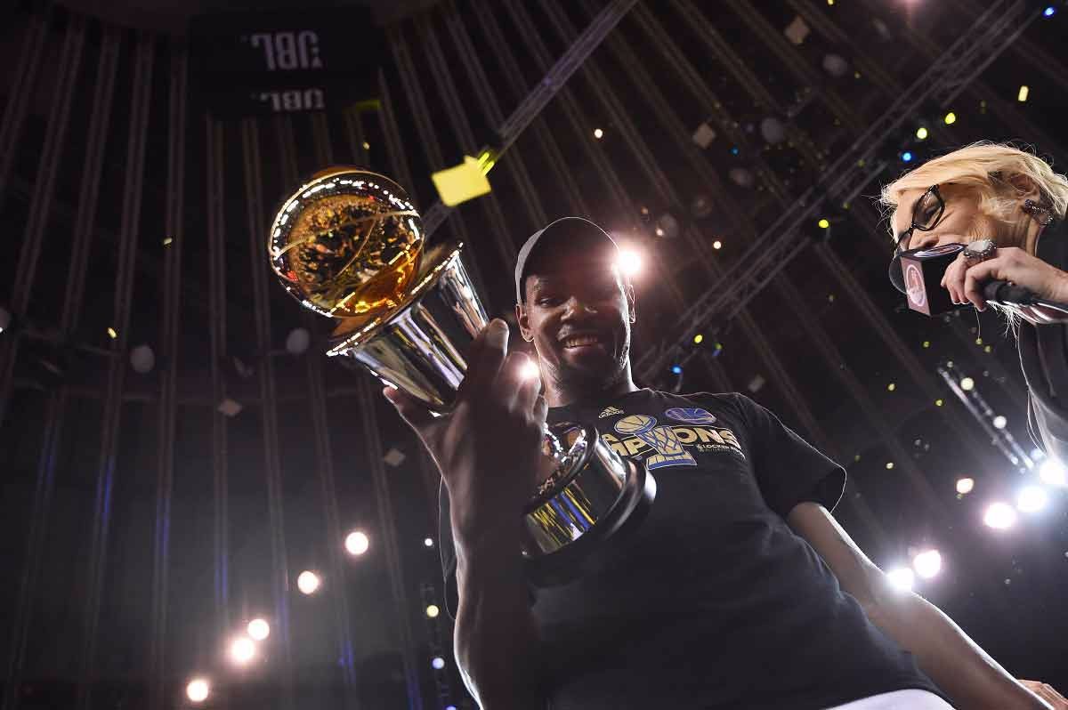 杜兰特率金州勇士夺得nba总冠军