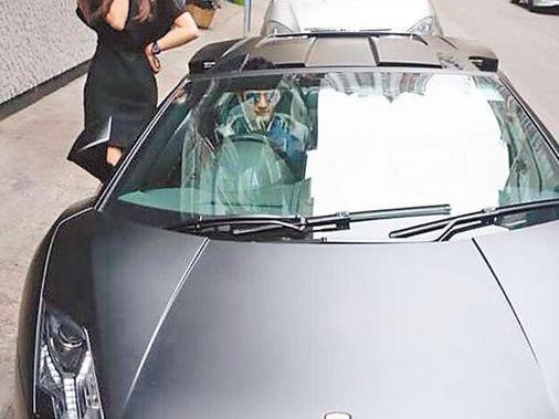 跑男团聚会就是一场豪车比拼！跑男们的车都很霸气!