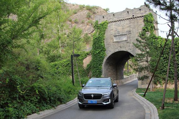 随时监控位置的豪华SUV会车会让老司机们更爱家