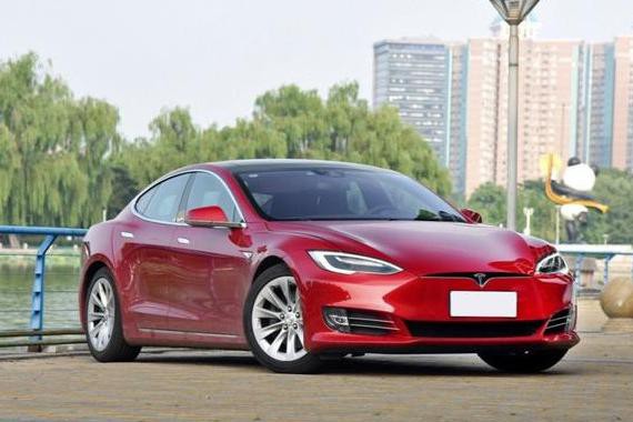 百万买台特斯拉，却连车门都打不开，还找不到充电孔