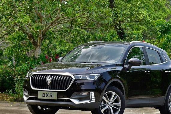 女孩17万买这德系SUV，开途观的男友佩服的五体投地