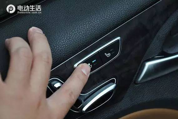 暴晒过后的车内太热了 降温防晒有妙招