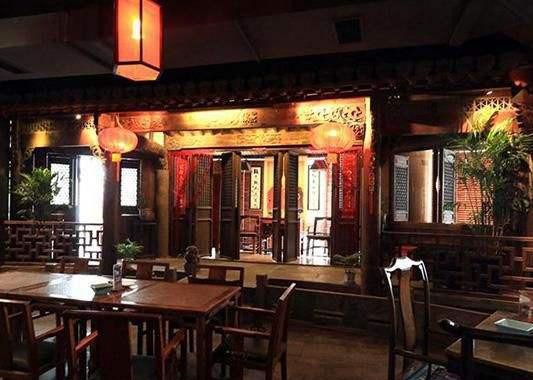 迈巴赫里“望闻问切”开茶馆，奔驰简直是异想天开！