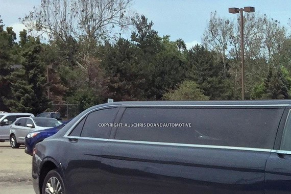 想低调都难 神秘加长版林肯大陆谍照曝光