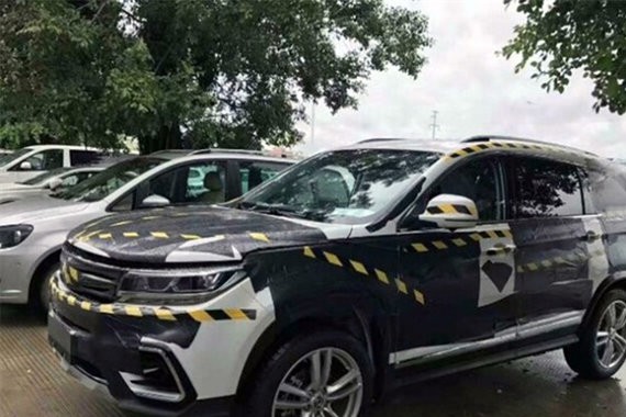 东风风行景逸X7低伪路试照 7座中型SUV