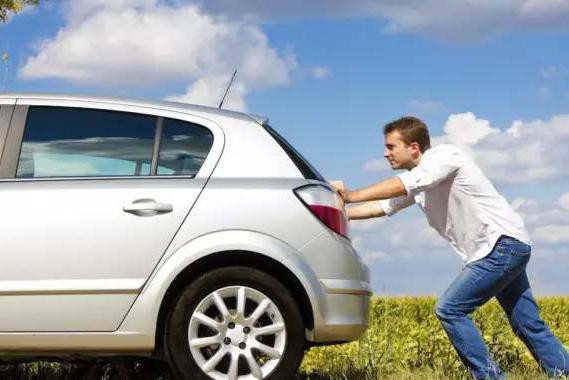 突然熄火是为啥？车子这样千万不能忽视！