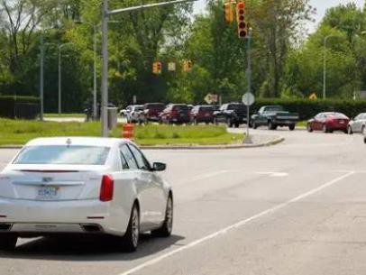 前面的红绿灯 我想和你说说话