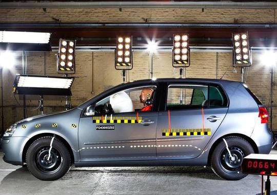 自动驾驶汽车的安全气囊怎么设计？采埃孚给出了答案