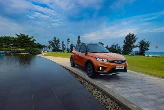 6.79万起，这台爆款国产SUV一来就挑战同级两霸主