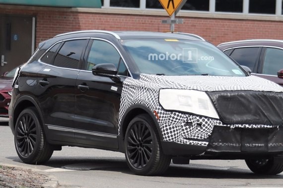 统一家族化 新款林肯MKC海外谍照曝光