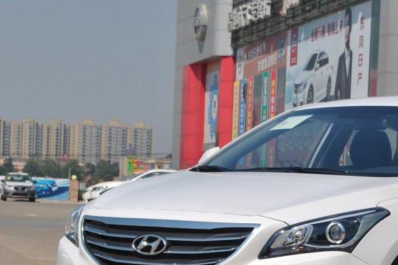 价格的相近让这两款车来了一场跨级别之战