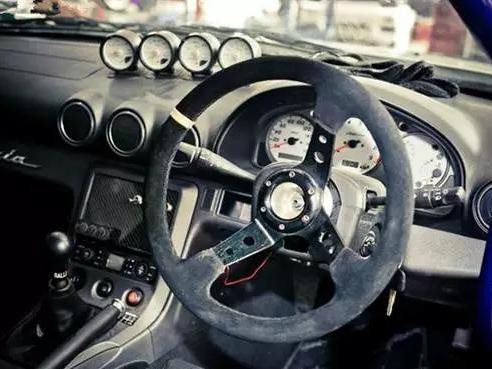 为什么要分左舵车和右舵车？不懂敢说自己是老司机