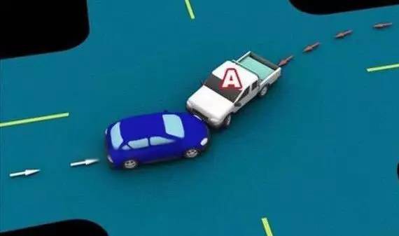 尴尬，这些情况开车被撞了还要负全责