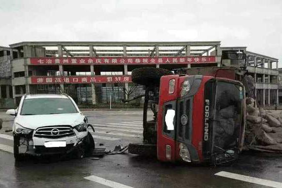 当海马s5撞上货车, 才知道国产车如此强大