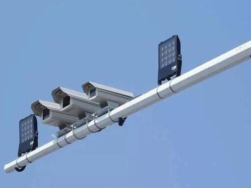 海燕系统来临，开车吃东西听电话不扣安全带要注意了