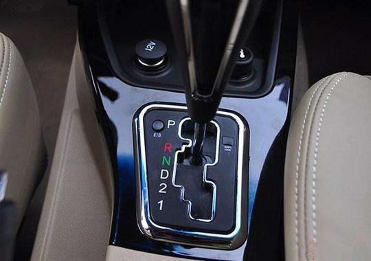 自动挡N和D挡，D和M挡的切换是否需要踩刹车？