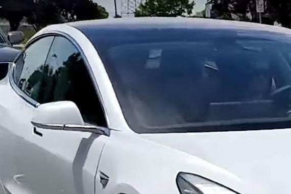 最便宜的特斯拉，Model 3无伪装路试车曝光