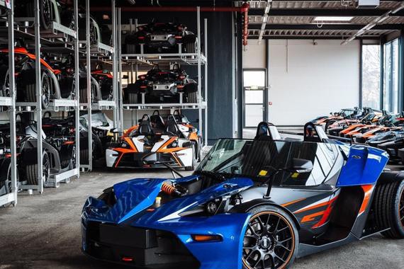 世界最牛跑车：赛车外观碳纤维战衣！竟能合法上路？