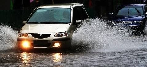 车辆如何安全驶出涉水区？