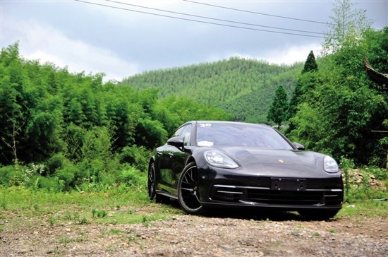 试驾全新保时捷Panamera 4S行政加长版：豪华猛兽